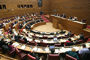 El hemiciclo de las Cortes Valencianas, durante un pleno. (Foto: Jos Cullar)
