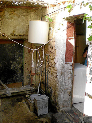 Patio de una de las viviendas que hasta hace poco se usaba como bao. (Foto: E. M.)