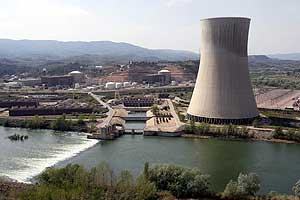 Vista de las instalaciones de la central nuclear de Asc, junto al ro Ebro. (Foto: EFE)