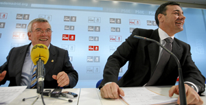 Pedro Castro, alcalde de Getafe, y Toms Gmez, lder de PSOE de Madrid, tras la reunin de la ejecutiva del PSM. (FOTO: ANTONIO HEREDIA)