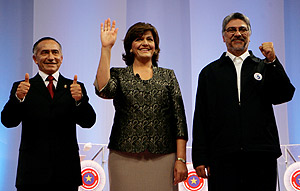Lino Oviedo, Blanca Ovelar y Fernando Lugo, el 3 de abril durante un debate televisivo. (Foto: AP)