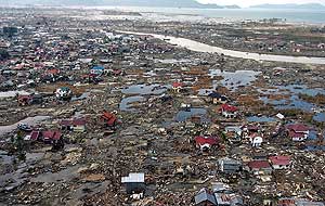 Vista area de Banda Aceh, una de las zonas ms afectadas por el 'tsunami' de diciembre de 2004 en el sur de Asia. (Foto: AFP)