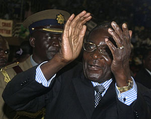 Mugabe, en las celebraciones de la independencia. (Foto: AP)