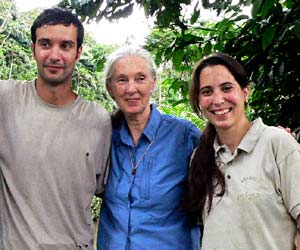 Fernando Tormo, Jane Goodall y Rebeca Atienza, en Repblica del Congo. (Foto: Instituto Jane Goodall)