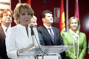 Esperanza Aguirre, durante el aniversario de Vitra, la cooperativa de CCOO. (Foto: Diego Sinova)