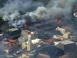 Vista area de la localidad de Hermiga, (La Gomera), una de las afectadas por el incendio. (Foto: EFE)