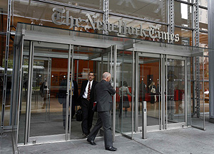 Entrada a la sede de 'The New York Times'. (Foto: Reuters)