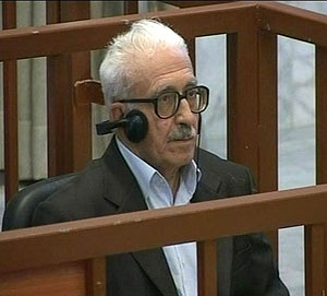 Tarek Aziz, durante el juicio. (Foto: REUTERS)