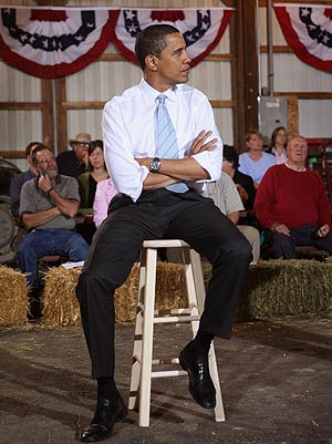 Obama espera a ser presentado durante un acto en South Bend, Indiana. (Foto: AFP)