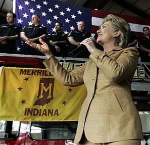 La senadora Clinton pronuncia un discurso de campaa en Indiana. (Foto: AP)