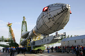 El 'GIOVE-B', de camino a su rampa de lanzamiento en Kazajistn. (Foto: AFP)