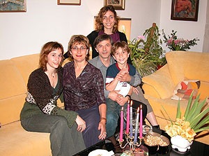 Tali Chaimsky con su familia en Jerusaln. (Foto: S. E.)