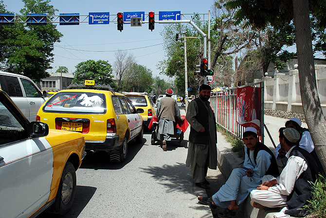 El nuevo y modernsimo semforo de Kabul que nadie respeta. (Foto: Mnica Bernab)