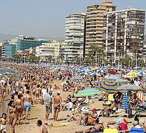 Las playas españolas recibieron el pasado verano más de 24 millones de turistas. (Foto: L. Hevesi)