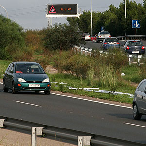 En algunas carreteras la vegetacin impide la visibilidad (Foto: Enrique Calvo)