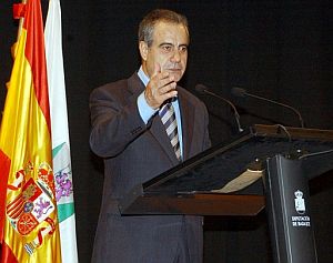 Corbacho, durante su intervencin en la Casa de la Cultura de Valverde en Badajoz. (Foto: EFE)