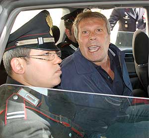 El jefe de la mafia calabresa de la Ndrangheta, Giuseppe Pelle, tras su detencin el pasado 9 de mayo. (Foto: EFE)