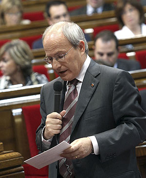 Jos Montilla, en una sesin de control al Gobierno de la Generalitat en el Parlamento cataln. (Foto: EFE)