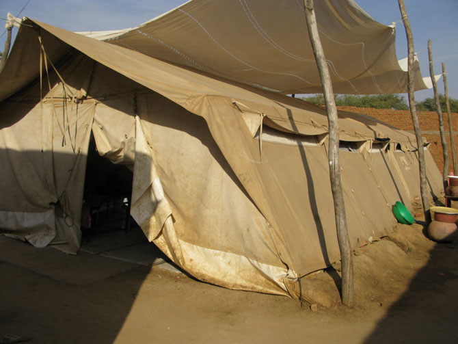 Sala peditrica del hospital de MSF en Zalingei, Darfur Oeste. El hospital, con capacidad para 120 pacientes, cuenta con sala de emergencias, centro nutricional teraputico, sala peditrica, unidad quirrgica y farmacia.