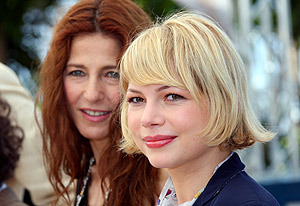Catherine Kenner y Michelle Williams, del reparto de 'Synecdoche, New York'. (Foto: AFP)