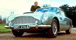 El primer Bond, Sean Connery, ya tuvo el placer de conducir un Aston Martin.