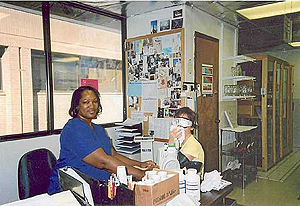 Elvira Roda, en una imagen tomada en la clínica de Dallas donde se le atiende. (Foto: El Mundo)