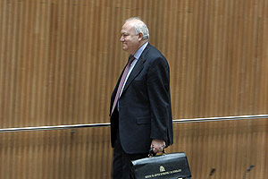 El ministro de Asuntos Exteriores, Miguel ngel Moratinos, antes de comparecer en el Congreso. (Foto: EFE)