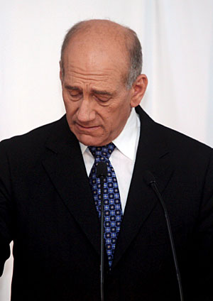 Olmert, en una rueda de prensa. (Foto: AP)