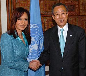 El secretario general de la ONU saluda a la presidenta argentina. (Foto: EFE)