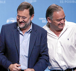 Mariano Rajoy, junto a Esteban Gonzlez Pons. (Foto: Vicente Bosch)