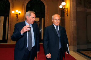 El conseller de Educació, Ernest Maragall, junto al presidente de la Generalitat, José Montilla. (Foto: Santi Cogolludo)