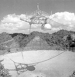 Imagen de radiotelescopio de Arecibo para recibir mensajes extraterrestres, en Puerto Rico. (Foto: El Mundo)