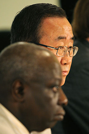 El secretario general de la ONU (dcha.) y el director general de la FAO durante la cumbre. (Foto: Christophe Simon | AFP)