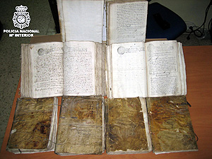 Imagen de algunos de los documentos robados. (Foto: Polica Nacional)