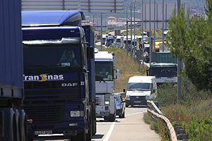 Imgenes de la caravana de camiones en la carretera de Onda, de camino a Castelln (Foto: JUAN MART).