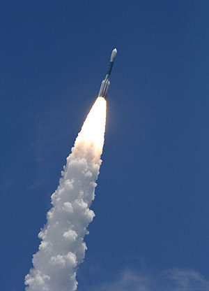 Un cohete 'Delta 2' surca el cielo para poner en rbita al 'Glast'. (Foto: EFE)