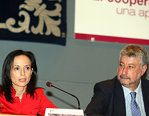 Beatriz Corredor (i) y el secretario general de CCOO, Jos M. Fidalgo (d). (Foto: ELMUNDO.ES)