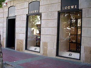 Loewe empez hace una semana con descuentos del 50%, eso s, slo para clientes.