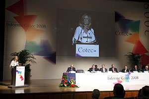 La ministra de Ciencia y Tecnologa, Cristina Garmendia, durante su intervencin en la asamblea anual que celebra la Fundacin para la Innovacin Tecnolgica COTEC. (Foto: EFE)