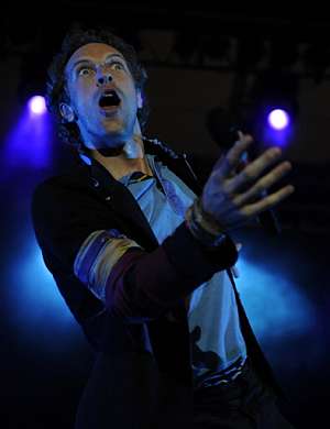 Chris Martin, durante el concierto. (Foto. AFP)
