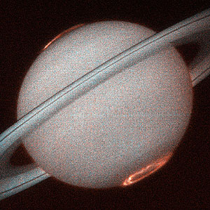 Imagen de Saturno tomada por el detector de rayos ultravioleta del 'Hubble'. El brillo en los polos son las auroras. (Foto: Hubblesite.org)