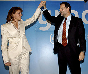 María Dolores de Cospedal, junto a Mariano Rajoy. (Foto: EFE)