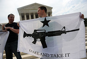 Partidarios de la posesin de armas, ante el Supremo de EEUU. (Foto: Tim Sloan | AFP)
