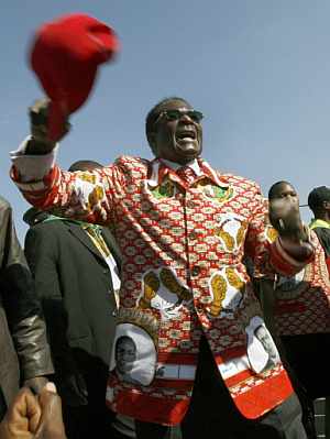 Mugabe, durante uno de sus mtines. (Foto: AFP)