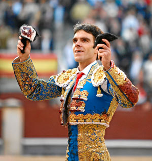 José Tomás, con dos orejas en Las Ventas. (Foto: Antonio Heredia)