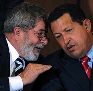 Lula da Silva, junto a Chvez durante la rueda de prensa que ofrecieron. (Foto: EFE)