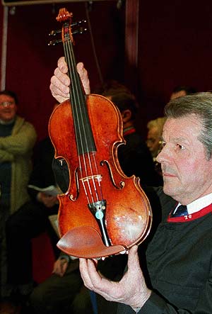 Un Stradivarius de 1714 subastado en 1998. (Foto: AP)
