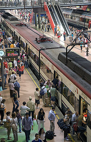 Uno de los trenes de Cercanas en la estacin de Atocha.(Foto: Gonzalo Arroyo)