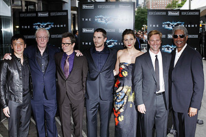 Los actores de 'El caballero oscuro', en el preestreno de Nueva York. (Foto: REUTERS)