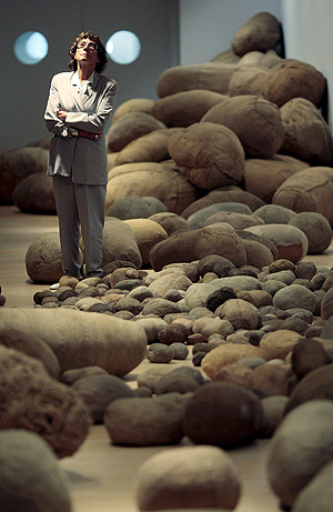 La artista polaca Magdalena Abakanowicz en el IVAM durante la presentacin de su exposicin. (Foto: EFE)
